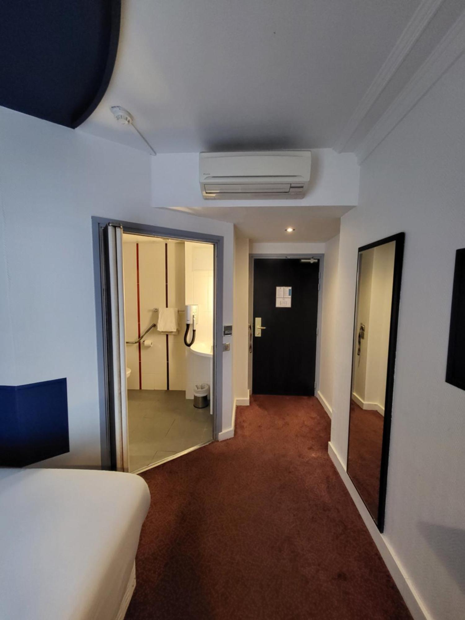Chambre Double - Accessible aux Personnes à Mobilité Réduite